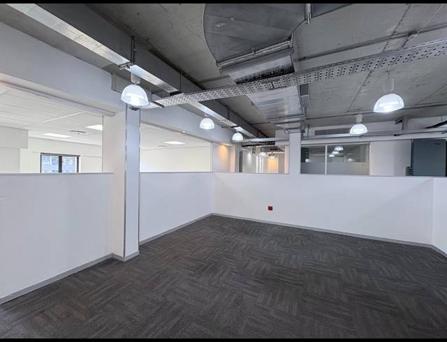 585M² OFFICE TO LET IN VORNA VALLEY